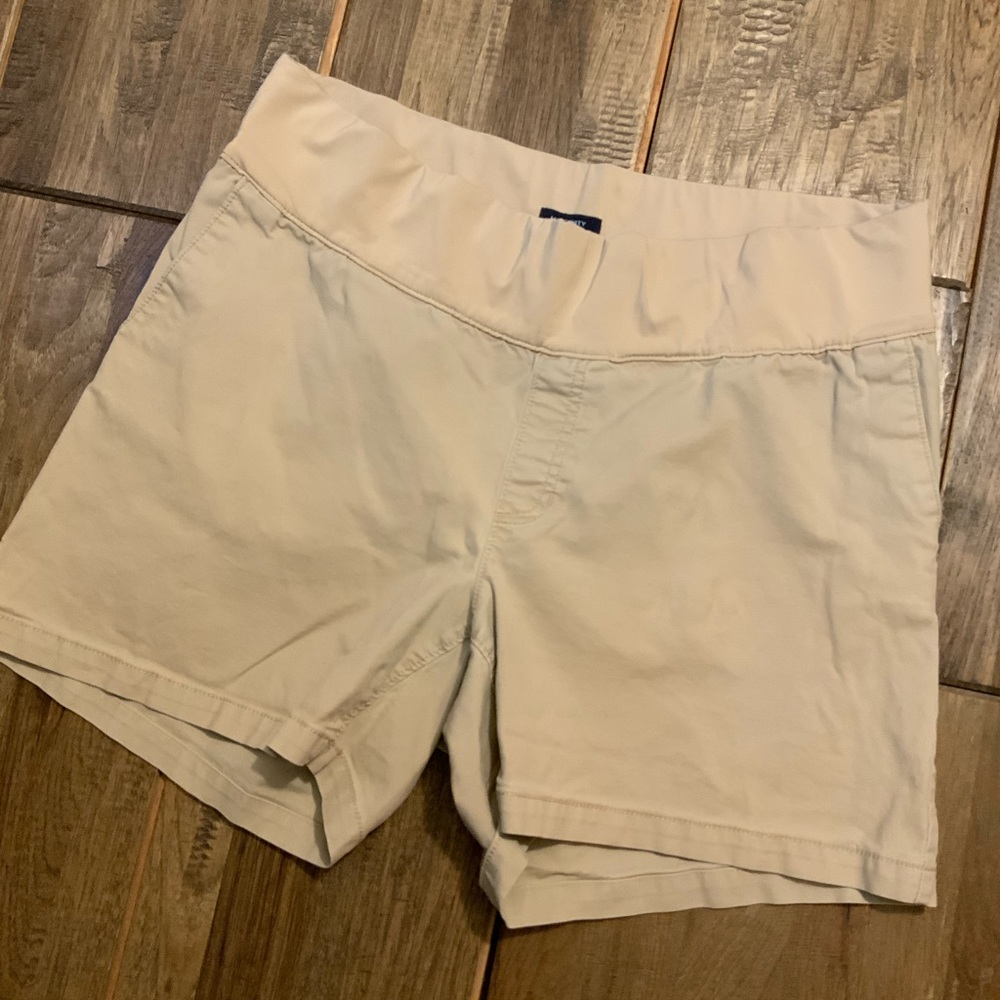 Gap maternity shorts. Size 12. - Picture 1 of 3